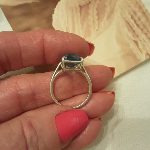 VINTAGE 925 SOLID STERLING, GENUINE 6CT. EMERALD CUT BLUE TOPAZ RING, SIZE 8 - Picture 13 of 17